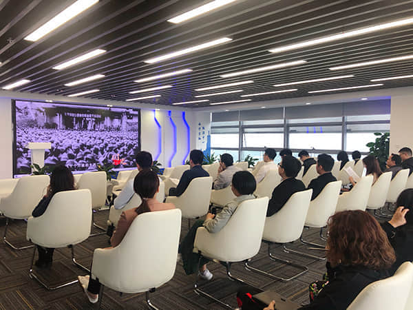 AI翻译“神器”亮相广交会 仅2秒响应时间 实现“用户开口，译文同步”！