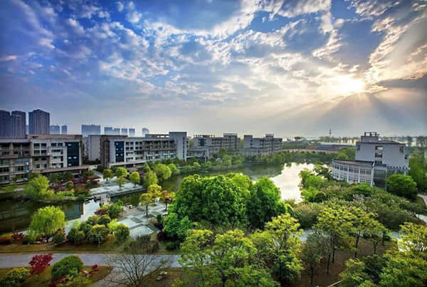 AI翻译“神器”亮相广交会 仅2秒响应时间 实现“用户开口，译文同步”！