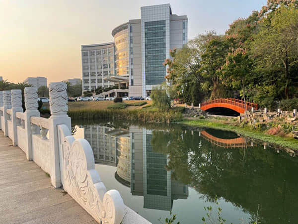 AI翻译“神器”亮相广交会 仅2秒响应时间 实现“用户开口，译文同步”！