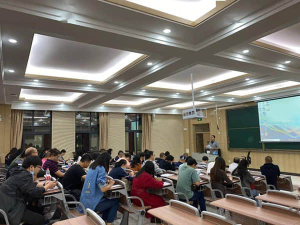 AI翻译“神器”亮相广交会 仅2秒响应时间 实现“用户开口,译文同步”!