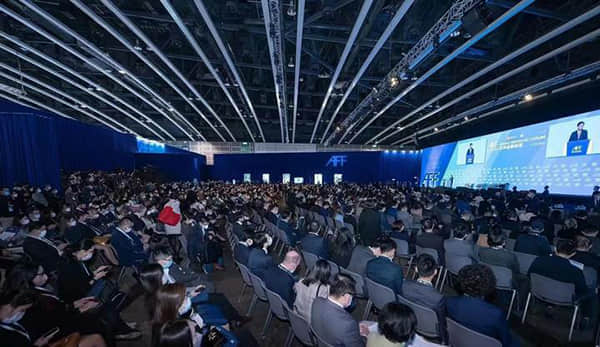 AI翻译“神器”亮相广交会 仅2秒响应时间 实现“用户开口，译文同步”！