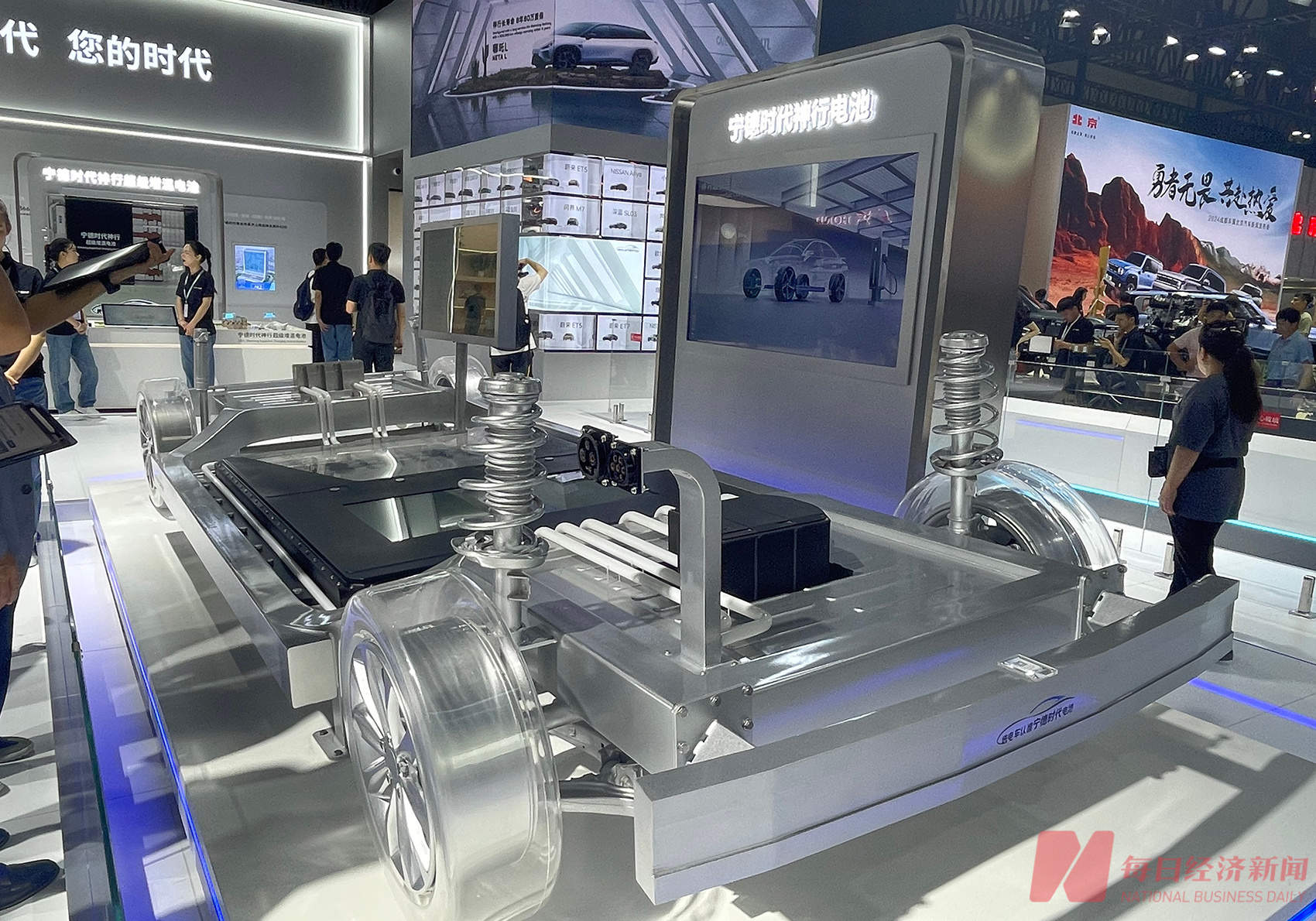 磷酸铁锂企业集体酝酿涨价：已有动力电池厂商上调价格，车企“抢货大战”再上演